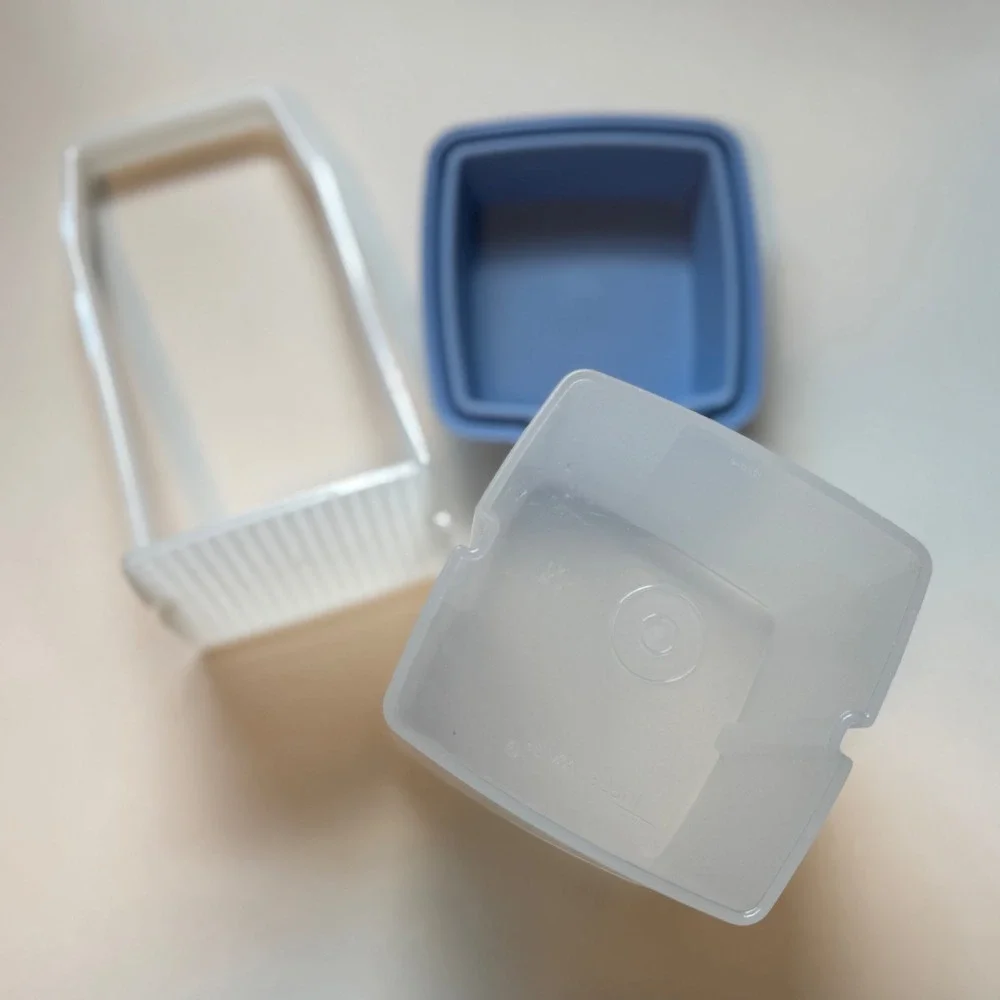 Tupperware Fridge Smart Container Pick-a-Deli Pickle Keeper Blue Lid